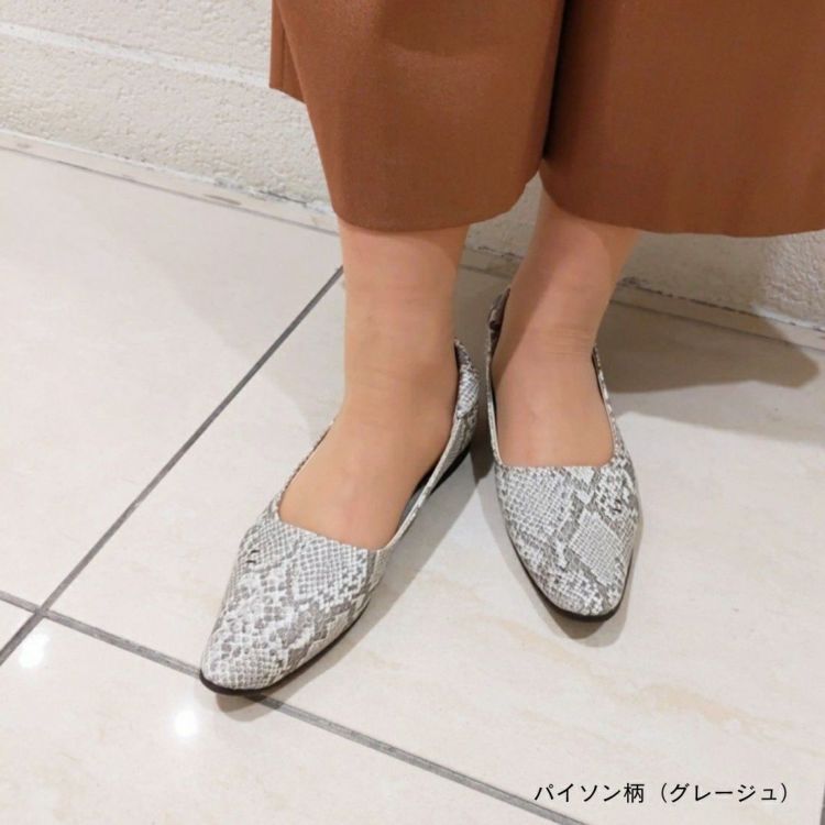 雑誌掲載 極美品 ネブローニ 23ss フラワー レース フラットパンプス 緑 WASH [人気商品] きれい見えフラットシューズ